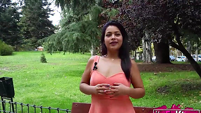 Colombian BOMBSHELL is back for more! Carol Linda loves PUBLIC flashing