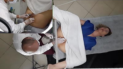 A patient goes to the gynecologist and ends up getting a cumshot in her pussy.