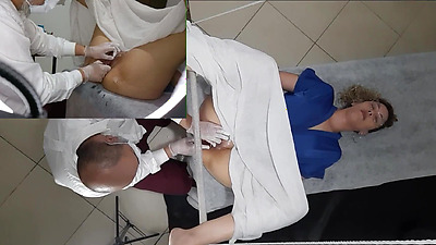 A patient goes to the gynecologist and ends up getting a cumshot in her pussy.