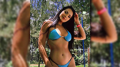 Handjob for Lorrainy Rosa Very hot brunette