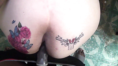 Late night quickie before her husband gets home from work