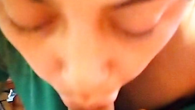 Me follo a la más puta de la universidad mientras vemos una pelicula