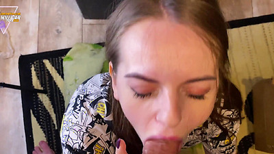 ТРАХНУЛ СОСЕДКУ, ЗАСТРЯВШУЮ В КОРОБКЕ