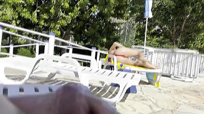 A stranger gave me a great handjob at a public pool