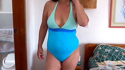 Beautiful 59-year-old mature Latina puts on a bikini to show off on the beach