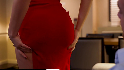 Tonight's girlfriend is the beautiful funsized pornstar Willow Ryder