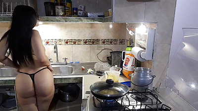 Estefani naked preparing delicious pancakes!!!