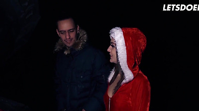 Gorgeous Brunette Lullu Gun Has Fun With Amateur Guys on Christmas - LETSDOEIT