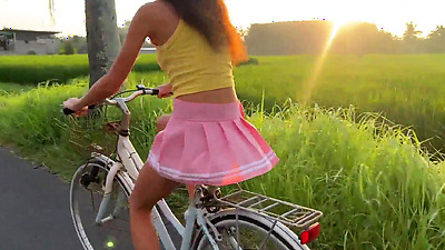 Thanked a stranger with my pussy after he helped me with my bike - Creampie