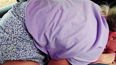 Mom friend's gives me a bj in car