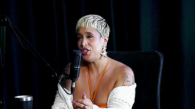 She suffered (...) in a rehearsal and this made her create Just House, the dispute between models is not healthy, and she felt out of place at... - Just Joana (WATCH ON: SHEER/RED)