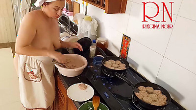 Nudist housewife Regina Noir cooks at the kitchen. Naked maid. Naked housewife. s3