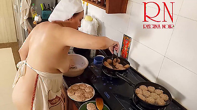 Nudist housewife Regina Noir cooks at the kitchen. Naked maid. Naked housewife. s3