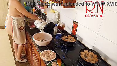 Nudist housewife Regina Noir cooks at the kitchen. Naked maid. Naked housewife. s3