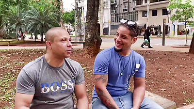 Uma suruba deliciosa com três coroas e dois dotados