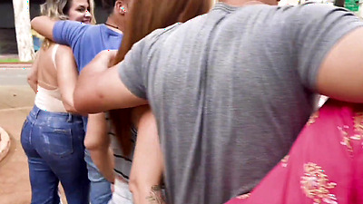 Uma suruba deliciosa com três coroas e dois dotados