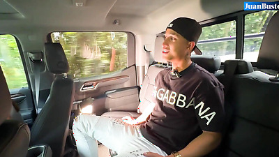 Khloe monta la polla de su hombre hasta que le llena el coño con semen caliente | Juan Bustos ROAD