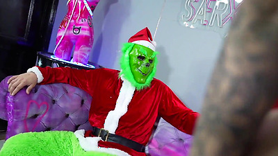 HARDCORE SEX WITH THE GRINCH ON THE HORNIEST CHRISTMAS - SARA BLONDE