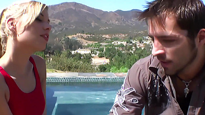 Fucking shaved pussy blonde babe in outdoor