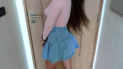 Cutie escapes from police in handcuffs and asks for shelter!