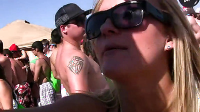 Tits And Arse At The Beach
