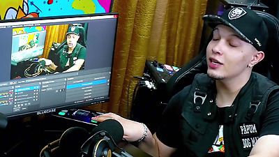 Yummi Paradise arrived at Pápum's Christmas, showed off her body and posed nicely for Ruan - Pápum no Barraco Podcast!