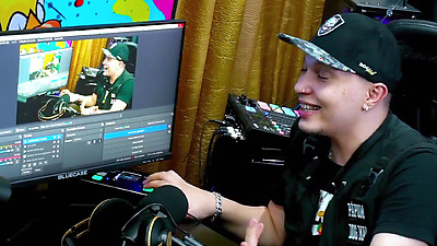 Yummi Paradise arrived at Pápum's Christmas, showed off her body and posed nicely for Ruan - Pápum no Barraco Podcast!