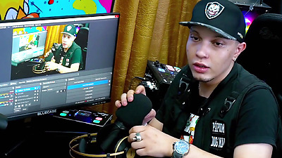 Yummi Paradise arrived at Pápum's Christmas, showed off her body and posed nicely for Ruan - Pápum no Barraco Podcast!