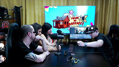 Yummi Paradise arrived at Pápum's Christmas, showed off her body and posed nicely for Ruan - Pápum no Barraco Podcast!