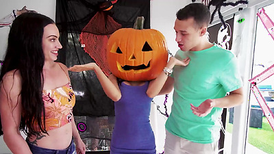 BANGBROS - Sexy Milf Tia Cyrus Gets The Fuck Of Her Dreams When Her Stepson Johnny Love Starts Penetrating Her Wet Pussy