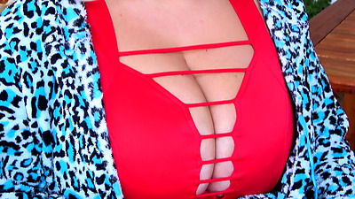Krystal Swift: Bustier, Thicker, Curvier