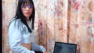 Laura fucks the technician to repair her computer earlier because she has no money to repair it.