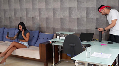 Unfaithful Latina Mariana Martix fucks with her internet technician