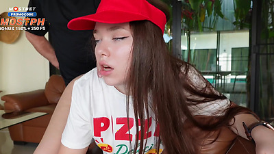 Fucked a pizza delivery chick for being late, got a tip with a powerful creampie in her pussy