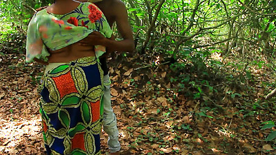 She love to fuck in the bush