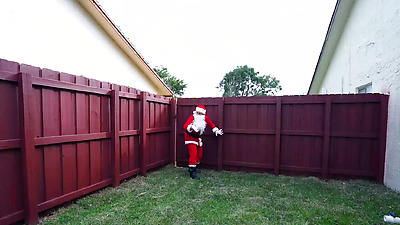 BANGBROS - Christmas Is Early For Kylie Quinn As She Gets Fucked By Her Boyfriend In A Santa Costume