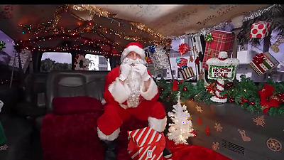 BANGBROS - Ashley Alexander Uses A Magic Wand To Rub Her Clit, Then Sucks Santa's Big Shaft2