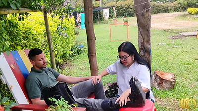 Nuestra profesional de la salud Antonella ayuda a Cris y diagnostica una masaje un su polla para curarlo.