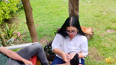 Nuestra profesional de la salud Antonella ayuda a Cris y diagnostica una masaje un su polla para curarlo.