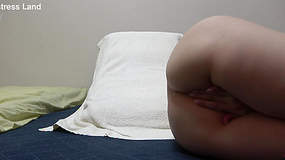 Cum with an electric vibrator. Cute Japanese chick masturbates and wipes her pussy juice with tissue