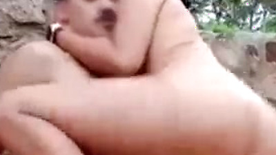 Murai comendo Rabuda na praia