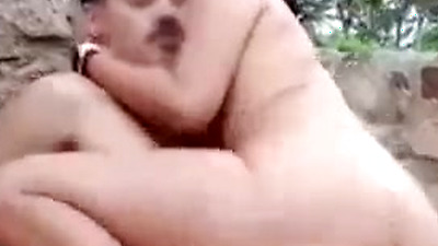 Murai comendo Rabuda na praia