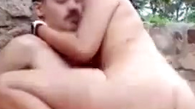 Murai comendo Rabuda na praia