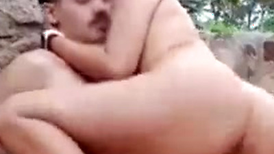 Murai comendo Rabuda na praia