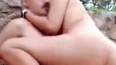 Murai comendo Rabuda na praia