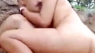 Murai comendo Rabuda na praia