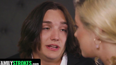 Fucked Up Group Sex Means Everyone Tries My Girlfriend’s Virgin Pussy