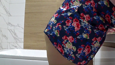 Big arse in nylon pantyhose. Chubby housewife with big tits cleans the bathroom, and the home camera watches. PAWG behind the scene.