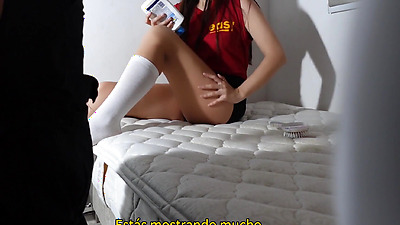 HERMANASTRA pierde su práctica por ser Follada con su uniforme de Volleyball.