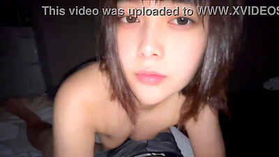 My girlfriend sucks my shaft before going to bed. [Routine video of my girlfriend's first sleepover]